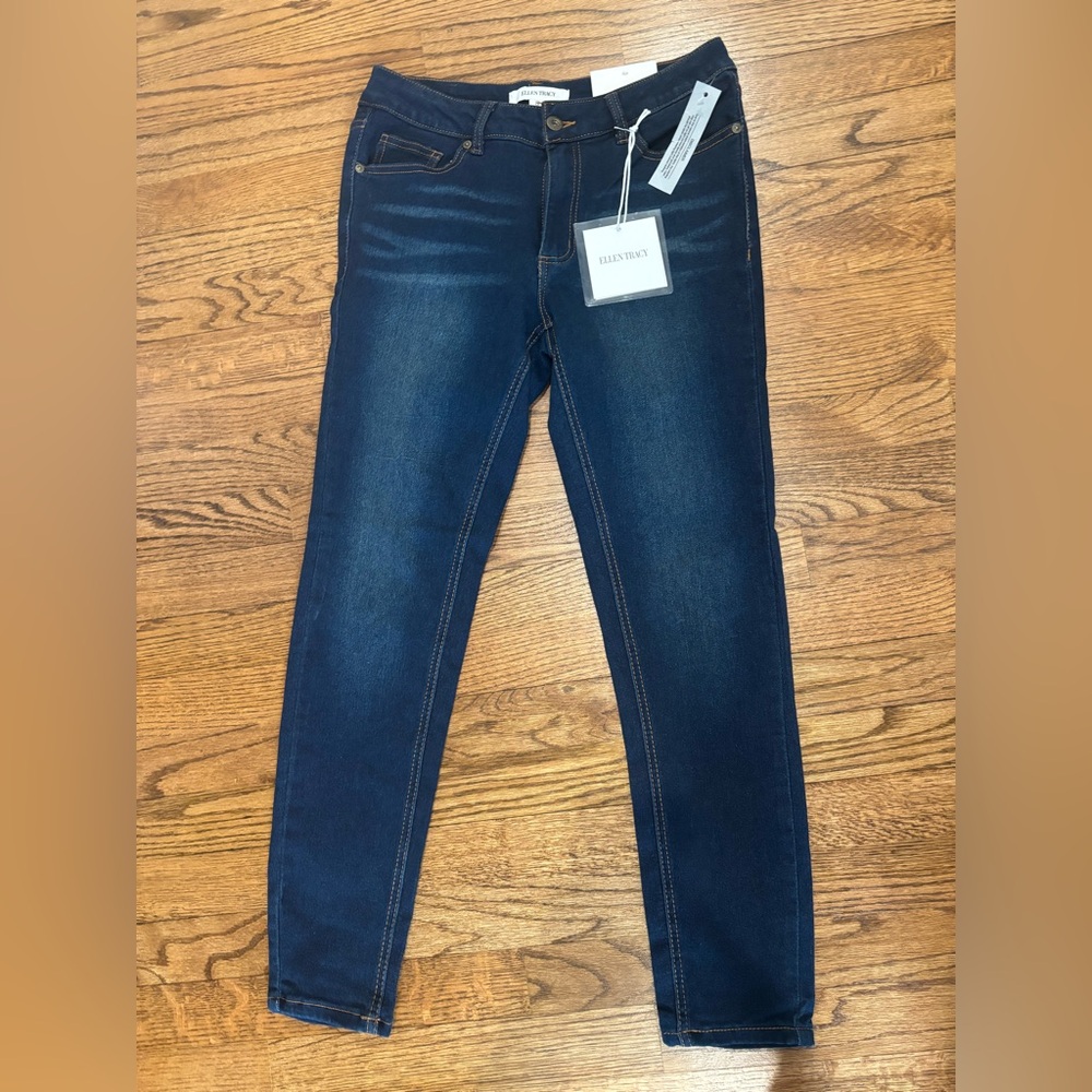 Woman’s jeans size 8 medium rise skinny